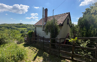 Eladó Zárt kert