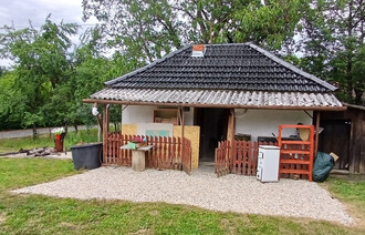 Eladó Zárt kert