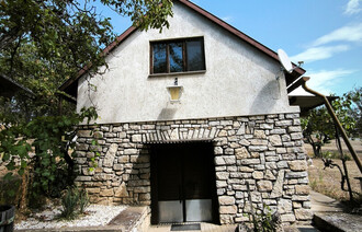 Eladó Zárt kert