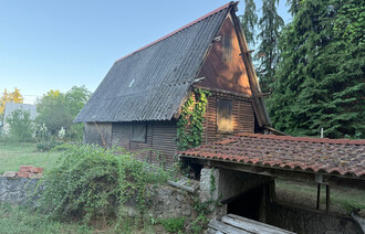 Eladó Zárt kert
