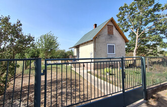 Eladó Zárt kert
