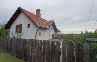 Eladó Zárt kert