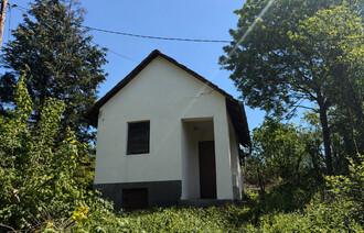 Eladó Zárt kert