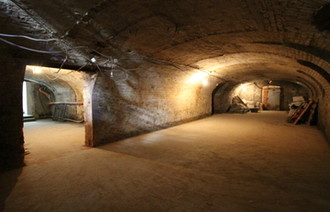 Eladó Üzlethelyiség