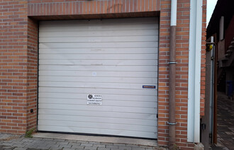 Kiadó Fedett gépkocsi parkoló / beálló