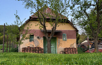 Eladó Zárt kert