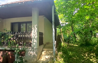 Eladó Zárt kert