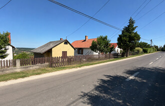 Eladó Zárt kert