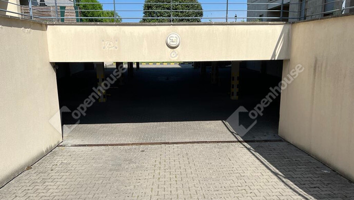 1. kép | Eladó Fedett gépkocsi parkoló / beálló, Győr (#176849)