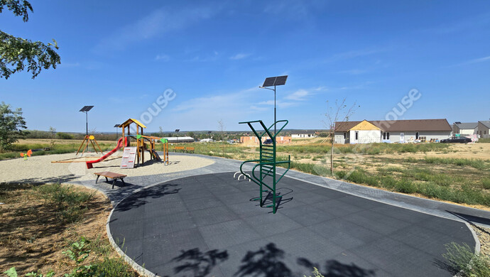 6. kép | Játszótér a lakóparkban | Eladó Ikerház, Isaszeg (#183780)