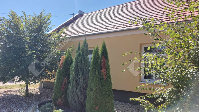 1. kép | Eladó Családi ház, Csót (#179063)