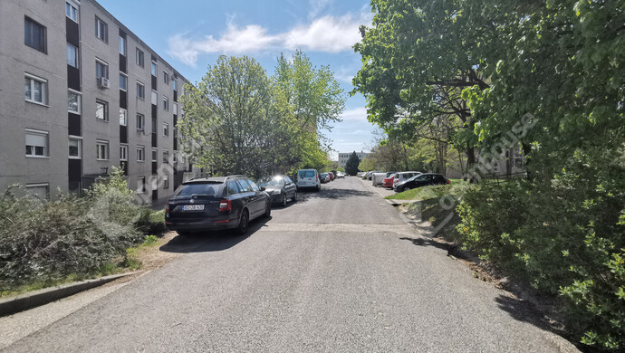 13. kép | Utca | Eladó Társasházi lakás, Pétfürdő (#181363)