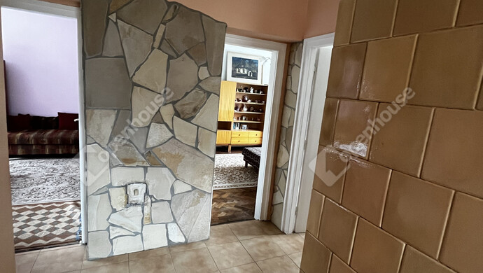 9. kép | Eladó Téglaépítésű lakás, Úrkút (#181328)