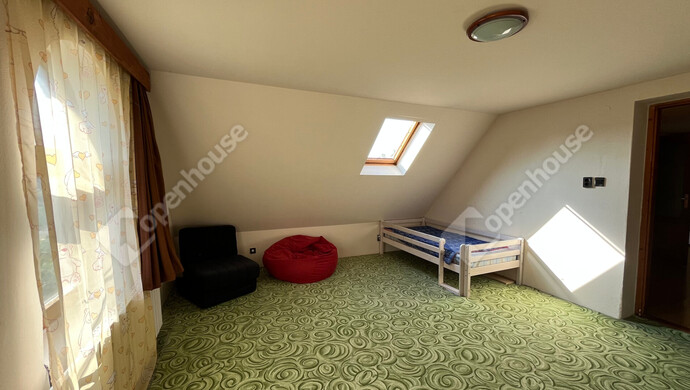26. kép | Tetőtér szoba 1 | Eladó Családi ház, Harsány (#176944)