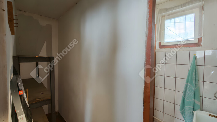 29. kép | bolt kamra | Eladó Családi ház, Sajószentpéter (#179970)