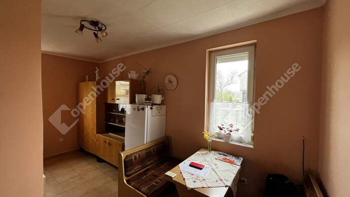 12. kép | Eladó Téglaépítésű lakás, Úrkút (#181328)