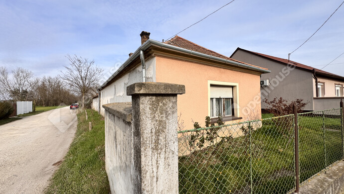 1. kép | Eladó Családi ház, Tét (#180888)