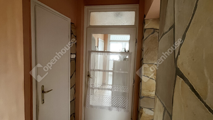 4. kép | Eladó Téglaépítésű lakás, Úrkút (#181328)