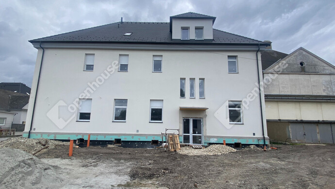 11. kép | Udvarról látkép | Kiadó Társasházi lakás, Mosonmagyaróvár (#178155)