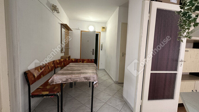 1. kép | tágas előtérrel | Eladó Társasházi lakás, Székesfehérvár (#179888)