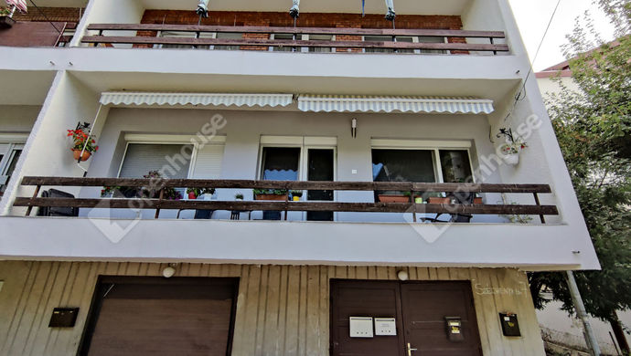 8. kép | Utcafronti homlokzat | Eladó Társasházi lakás, Pomáz (#160813)