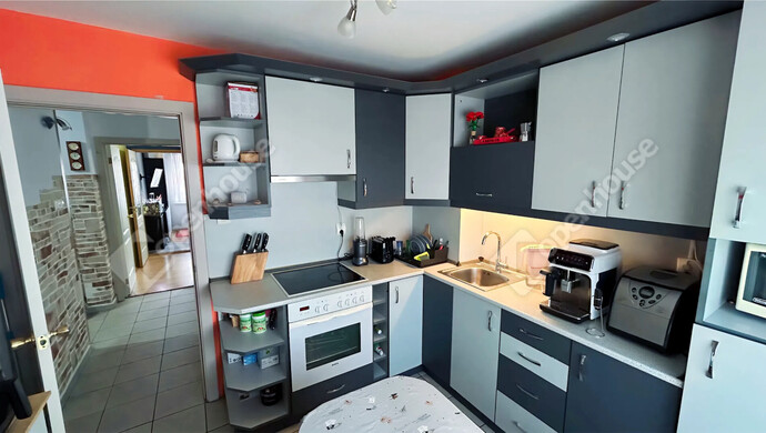 0. kép | Székesfehérváron panellakás eladó | Eladó Társasházi lakás, Székesfehérvár (#179316)