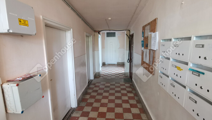 7. kép | Lépcsőház | Eladó Társasházi lakás, Pétfürdő (#181363)