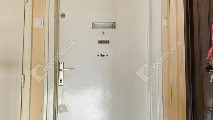 2. kép | Bejárati ajtó | Eladó Társasházi lakás, Tatabánya (#160901)