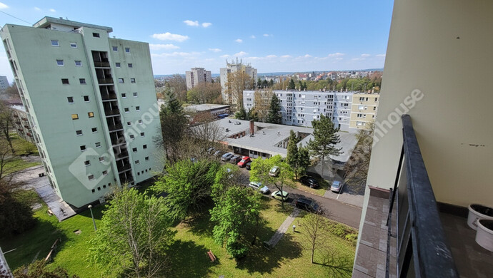 4. kép | Kilátás a loggiáról | Eladó Társasházi lakás, Eger (#178520)