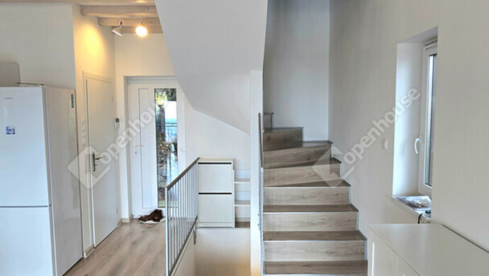 19. kép | Lépcsőház | Eladó Családi ház, Leányfalu (#179613)