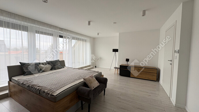 8. kép | Kiadó Sorház, Debrecen (#180289)