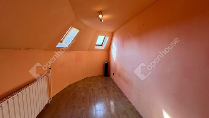 12. kép | Tetőtér szoba 2 | Eladó Családi ház, Harsány (#176944)