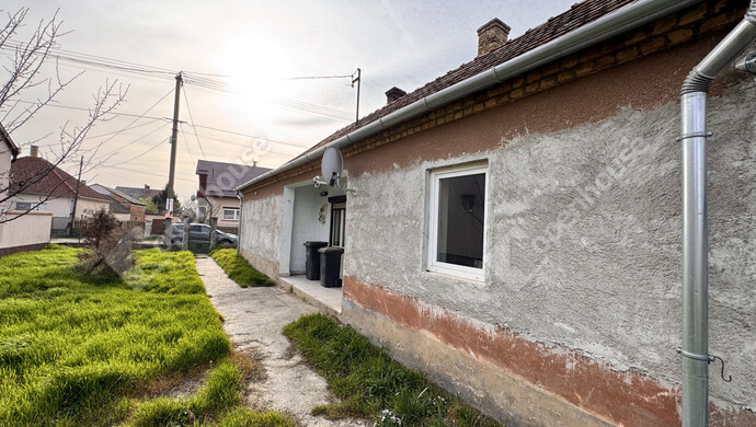 2. kép | Eladó Családi ház, Tét (#180888)