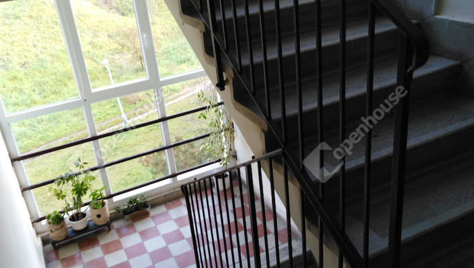 9. kép | Lépcsőház | Eladó Társasházi lakás, Tatabánya (#160296)