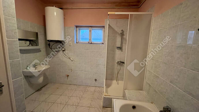 28. kép | Első ház | Eladó Családi ház, Juta (#178806)