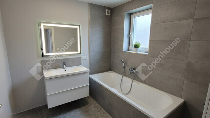 18. kép | látvány fürdőszoba | Eladó Családi ház, Sajóecseg (#179844)