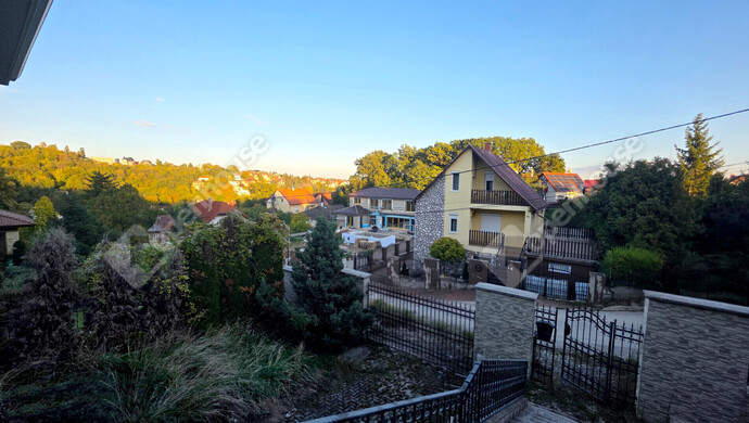 13. kép | Kilátás az utcafrontról | Eladó Családi ház, Miskolc (#177561)