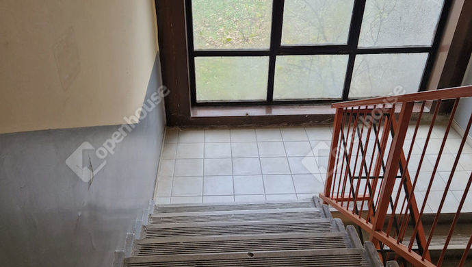 9. kép | Lépcsőház | Eladó Társasházi lakás, Tatabánya (#157250)