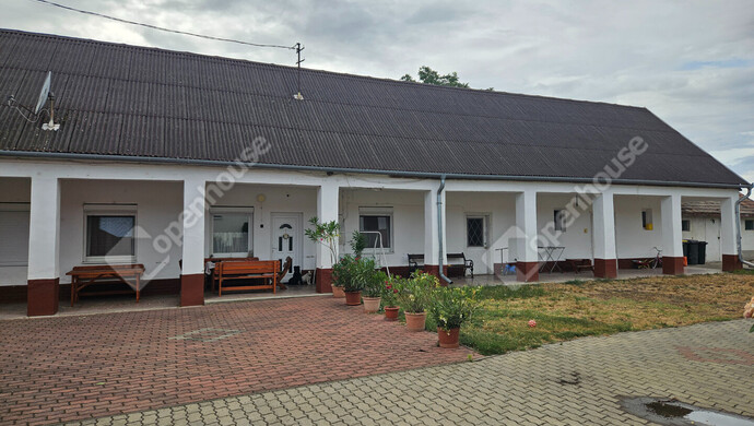 25. kép | Eladó Családi ház, Bana (#182878)