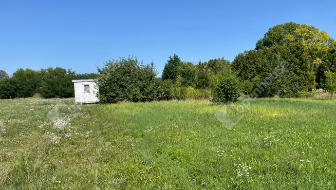 3. kép | oldalszomszéd - háborítatlan terület | Eladó Telek, Ikrény (#176531)