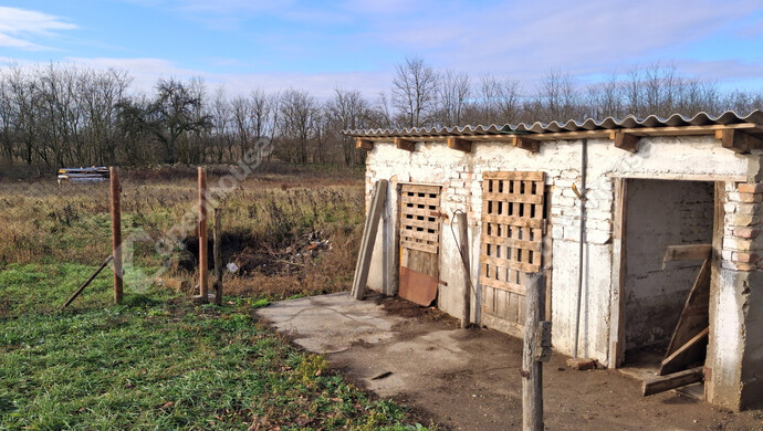 9. kép | Eladó Zárt kert, Ács (#178816)