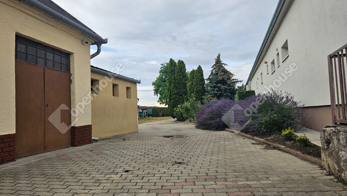28. kép | Eladó Családi ház, Bana (#182878)