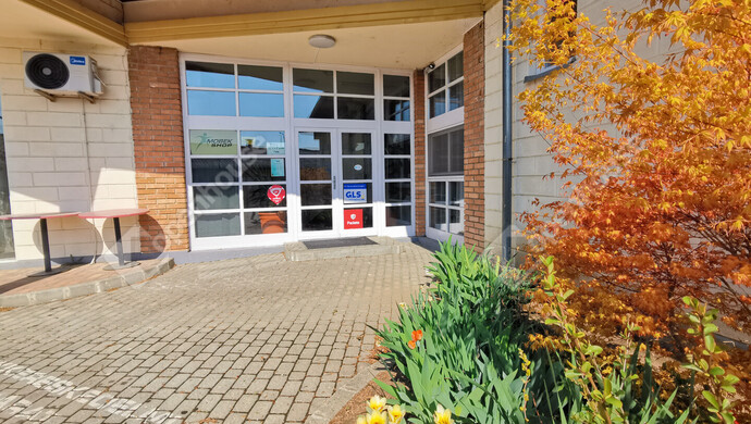 0. kép | Bejárat | Kiadó Üzlethelyiség, Székesfehérvár (#180891)