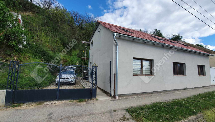 1. kép | Utcakép | Eladó Családi ház, Kaposvár (#174566)
