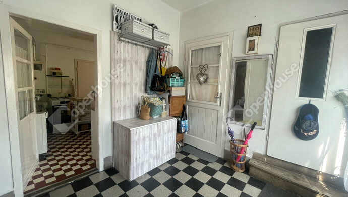 6. kép | Előtér | Eladó Családi ház, Komárom (#170232)
