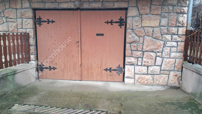 32. kép | Eladó Családi ház, Bana (#180022)