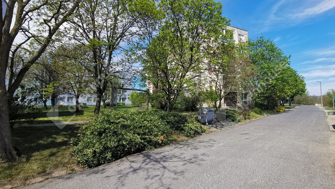 12. kép | Utca | Eladó Társasházi lakás, Pétfürdő (#181363)