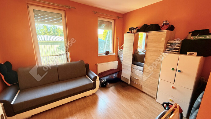 10. kép | földszinti szoba  | Eladó Társasházi lakás, Üllő (#178213)