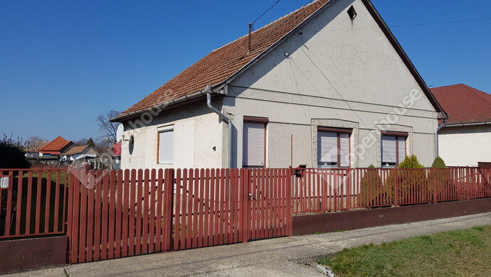 0. kép | Utcafront | Eladó Családi ház, Balmazújváros (#180318)