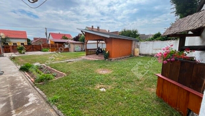 4. kép | Közös udvar | Eladó Társasházi lakás, Kaposvár (#182765)